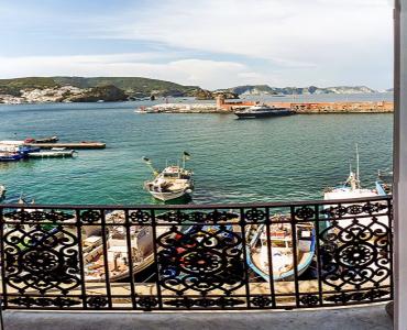 AffittacamereMonolocale con balcone vista mare a PONZA