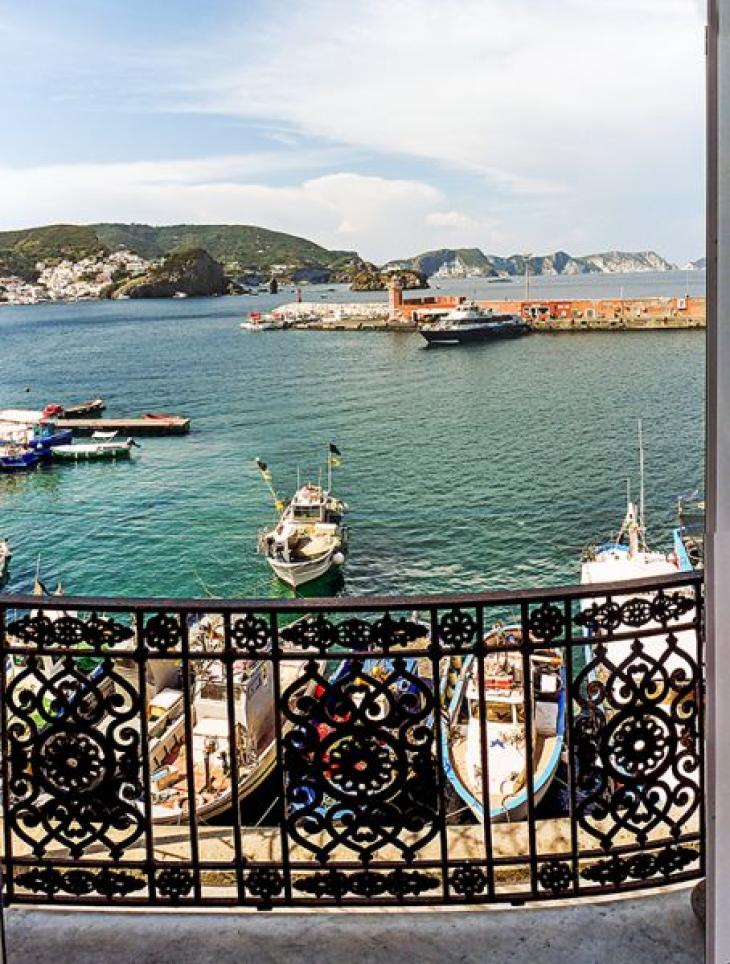 Monolocale con balcone vista mare a PONZA