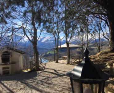 Casa VacanzeAppartamento 70mq. in casale sul lago Gerosa,M.Sibillini