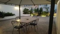 PIACEVOLE ABITAZIONE CON AMPIO GIARDINO E GARAGE