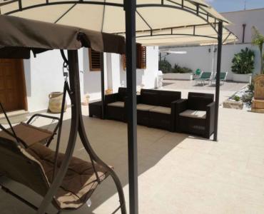 Casa VacanzePIACEVOLE ABITAZIONE CON AMPIO GIARDINO E GARAGE