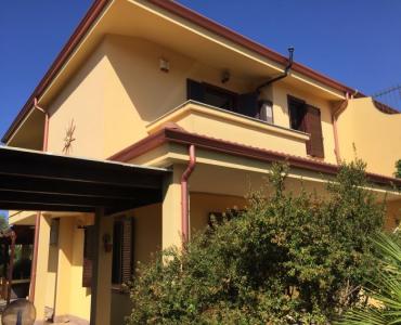 Villa VacanzeVilla bifamiliare a 150 metri dal mare
