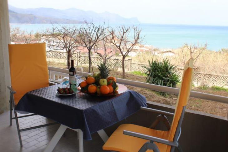   Appartamento in villa con vista mare