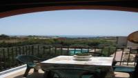 Casa  immersa nella flora mediterranea