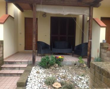 Casa VacanzeAdatta per 2 coppie con bambini 