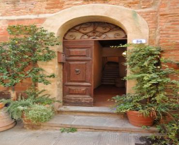 Casa VacanzeRomantico bilocale entro le mura medioevali