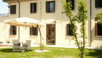 Casa delle Rose nel parco del fiume po