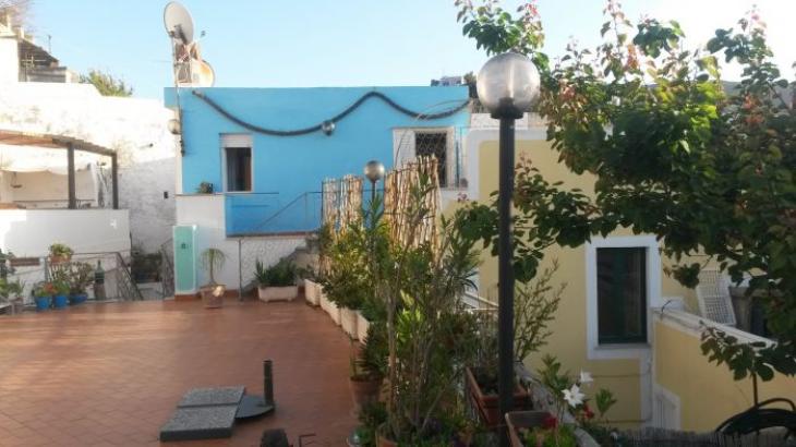 Bilocale in centro con terrazzo vista mare