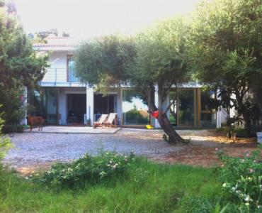 Casa VacanzeAppartamento moderno con giardino privati.