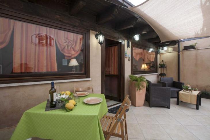 BELLISSIMA DEPENDENCE CASA VACANZA ZONA TRANQUILLA.