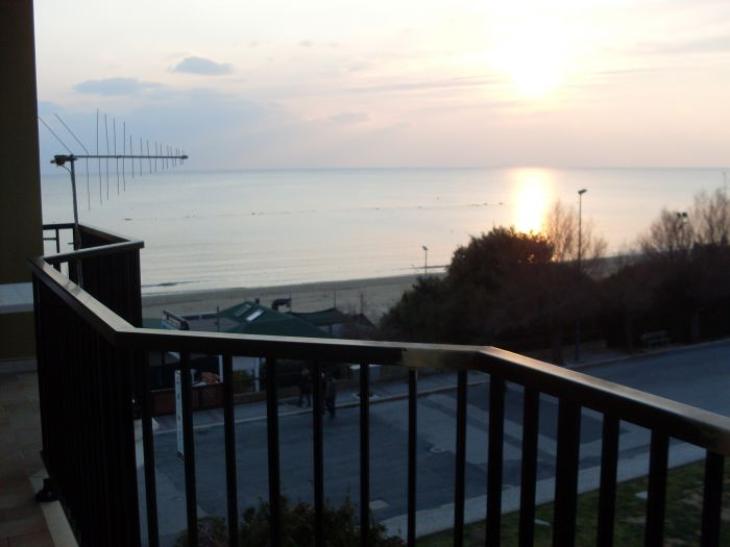 App. Vista mare accesso diretto spiaggia