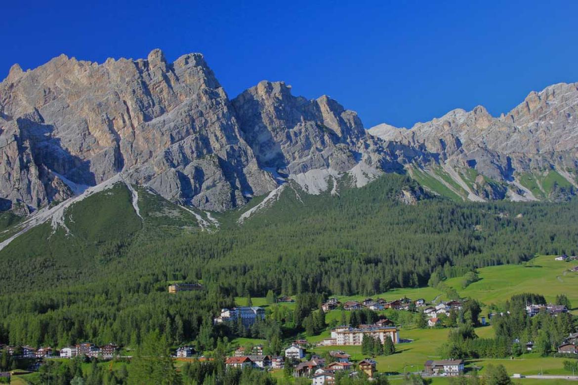 Leggi: La perla delle Dolomiti: Cortina D' Ampezzo ecco quello che c'è da sapere