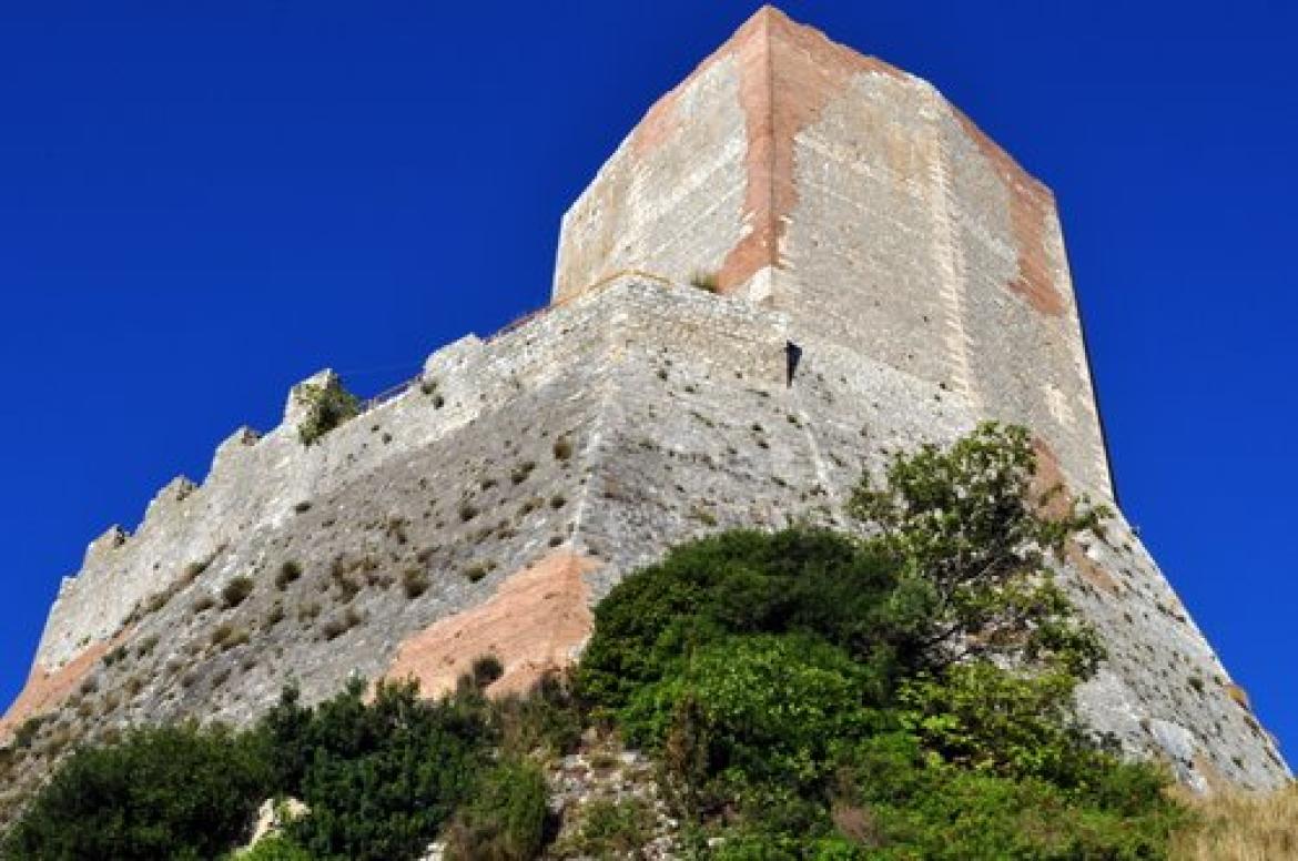 Castiglione d'Orcia e la suggestiva Rocca di Tentennano