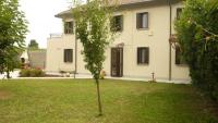 Casa delle Rose nel parco del fiume po
