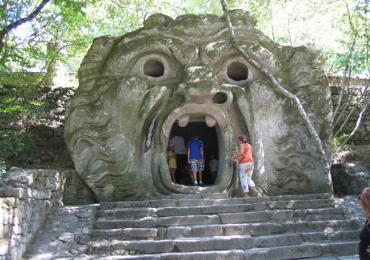 Leggi: Il Parco dei Mostri, tra sculture mostruose e vegetazione
