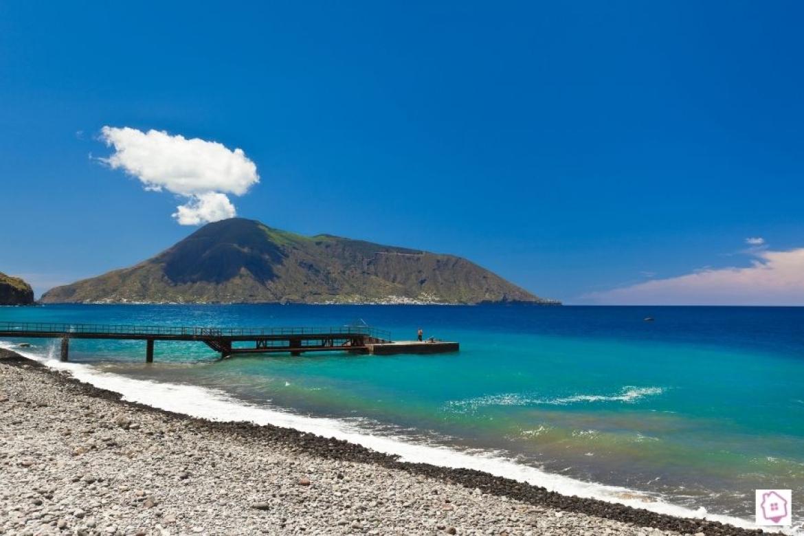 Leggi: Le 7 pi belle spiagge da visitare in barca a vela alle Eolie