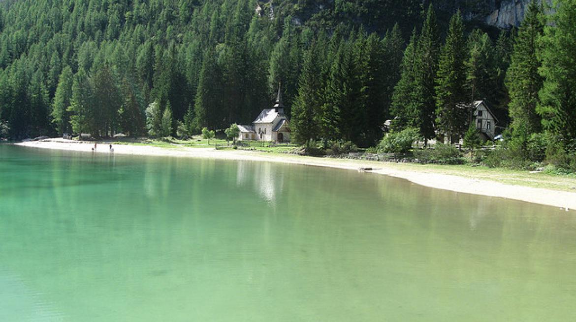 Leggi: La Val di Braies, tra boschi, prati e laghetti alpini