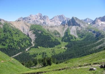 Leggi: Val di Fassa, incastonata tra le magnifiche vette dolomitiche